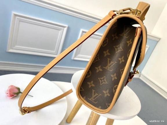 WIS IVY VUITTON LOUIS 1119